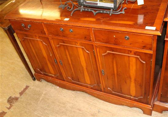 Yewwood dwarf cabinet & walnut standing corner cupboard(-)